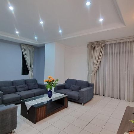 Kenyalang Emerald Riverine Resort Homestay Kuching Buitenkant foto