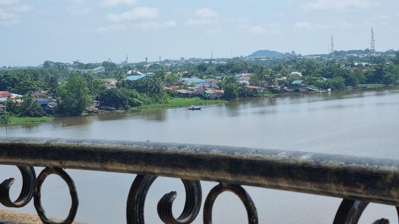 Kenyalang Emerald Riverine Resort Homestay Kuching Buitenkant foto